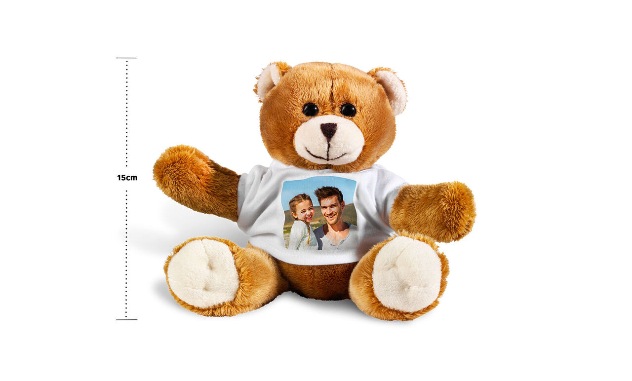 Knuffeldier met een T-shirt waarop een foto is geprint