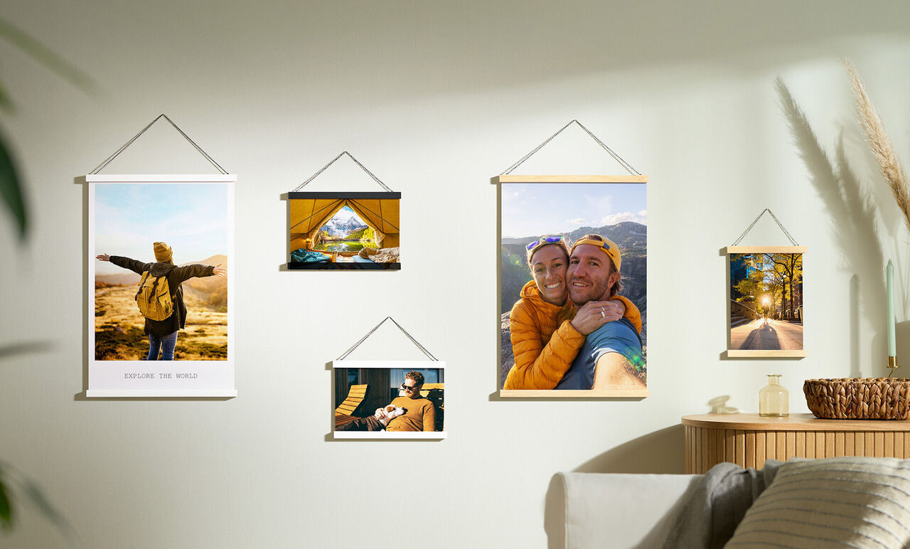 Muurdecoraties met foto's van vakantie-ervaringen en natuur die vreugde uitstralen