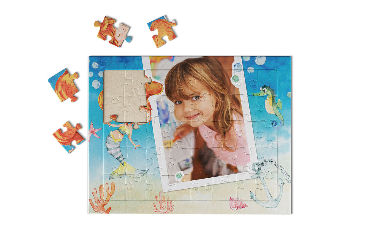 Een creatieve puzzel met maritieme motieven en een lege plaats voor een foto.