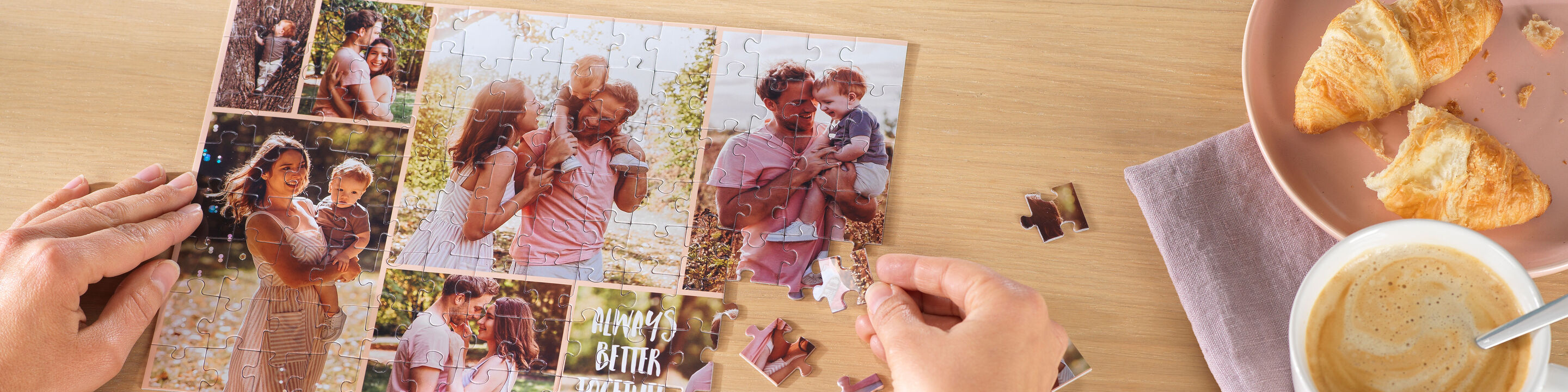 Persoon maakt een gepersonaliseerde fotopuzzel met familieportretten en de tekst “Always better together”.