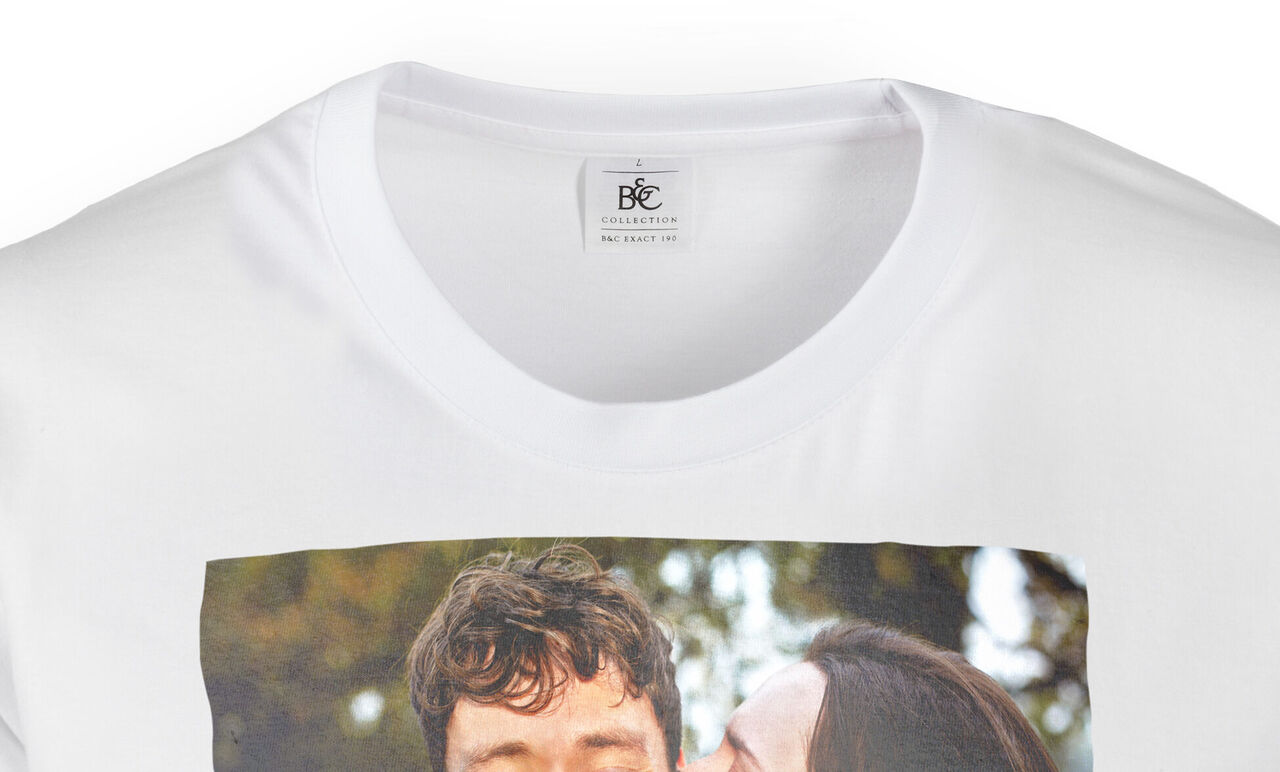 T-shirt met een liefdevolle foto van twee mensen in de natuur