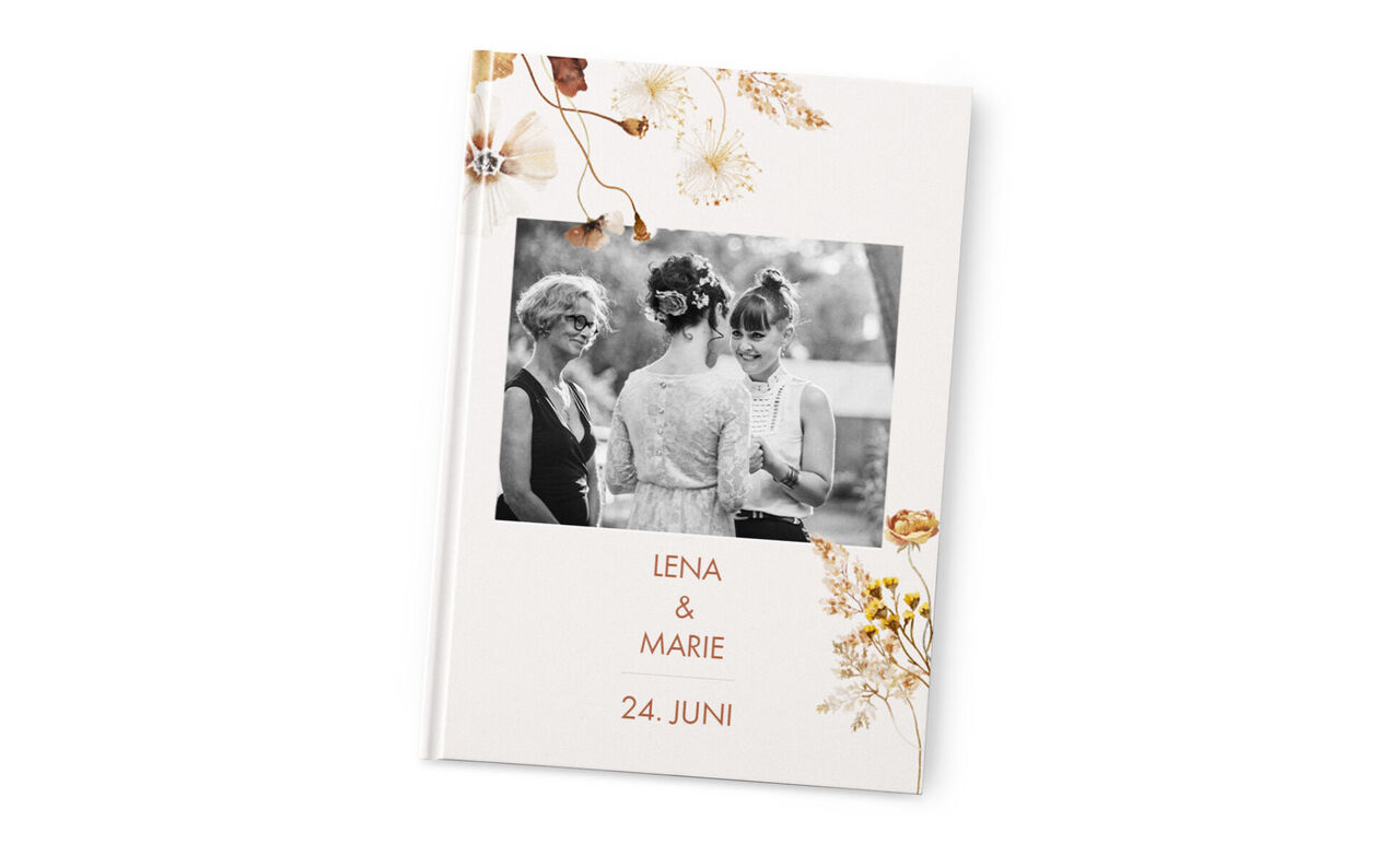 Een prachtig trouwalbum met namen en datum.