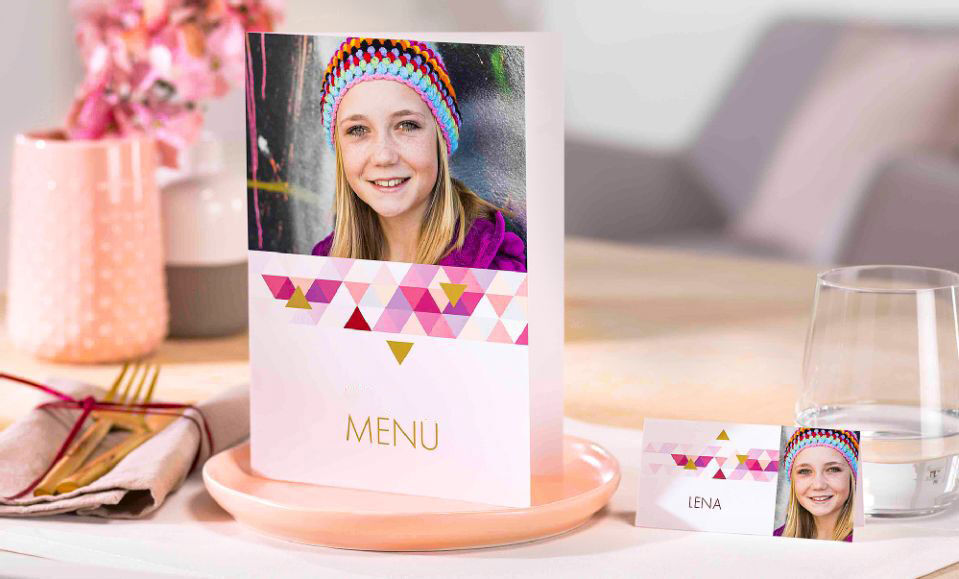 Lief menu voor feest met kleurrijke geometrische patronen.