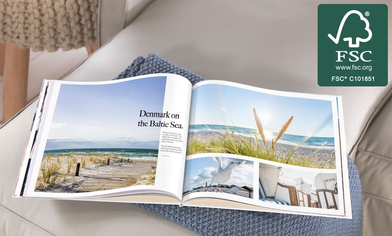 Geopend CEWE FOTOVOEK met foto's van Denemarken aan de Oostzee.