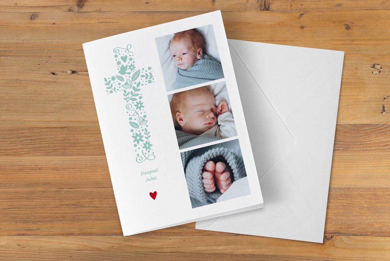 Prachtige uitnodigingskaart voor een doop met babyfoto's.