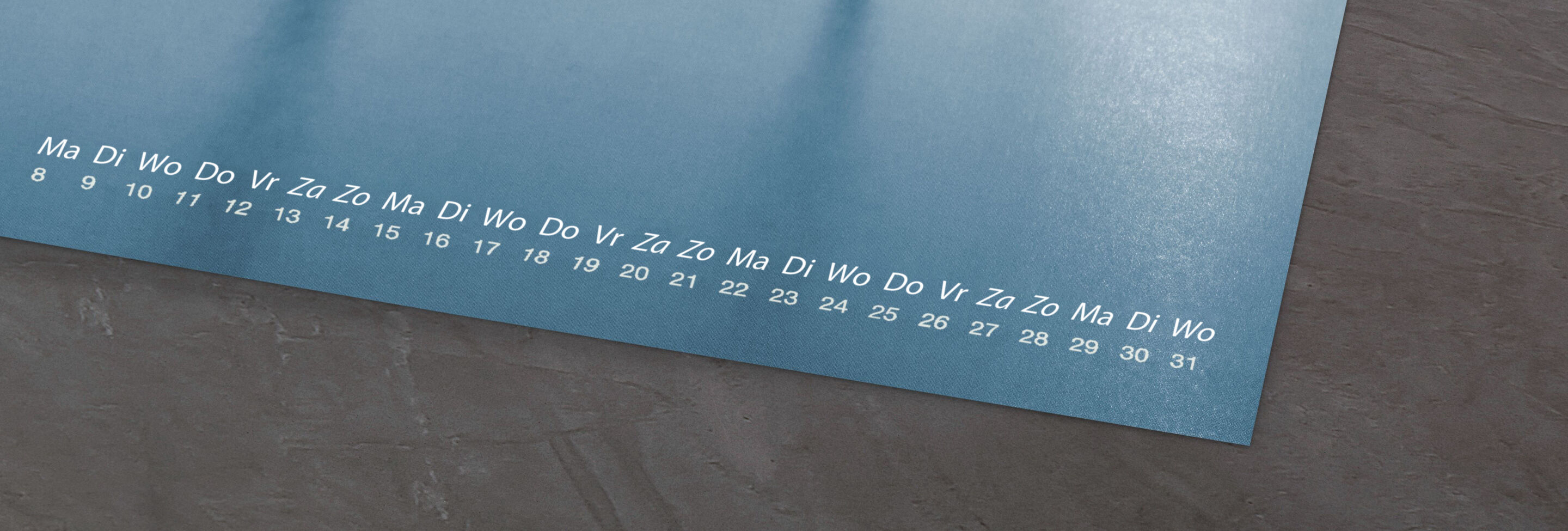 Kalenderblad voor oktober, blauw ontwerp met weekdagen en cijfers.