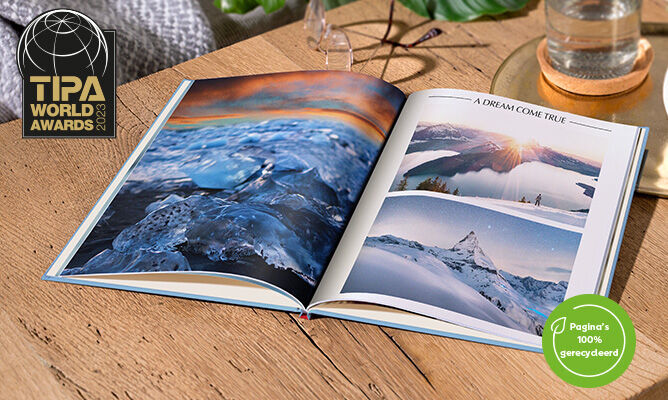 Een open CEWE FOTBOEK met foto's van adembenemende vakantiemomenten. Pagina's tonen jong stel voor schilderachtige landschappen en titel "A Dream Come True".
