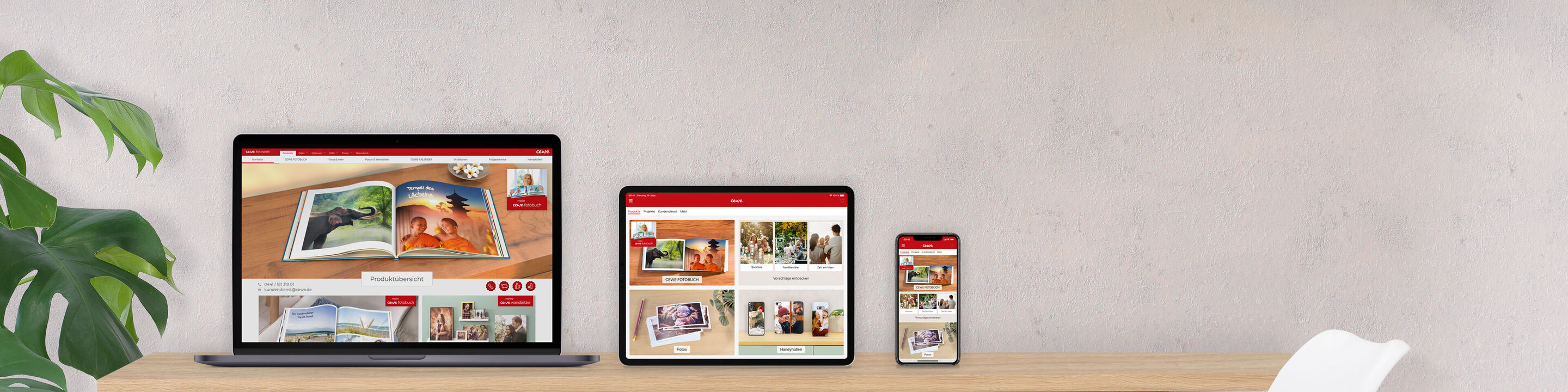 Drie apparaten tonen de CEWE fotoboek website