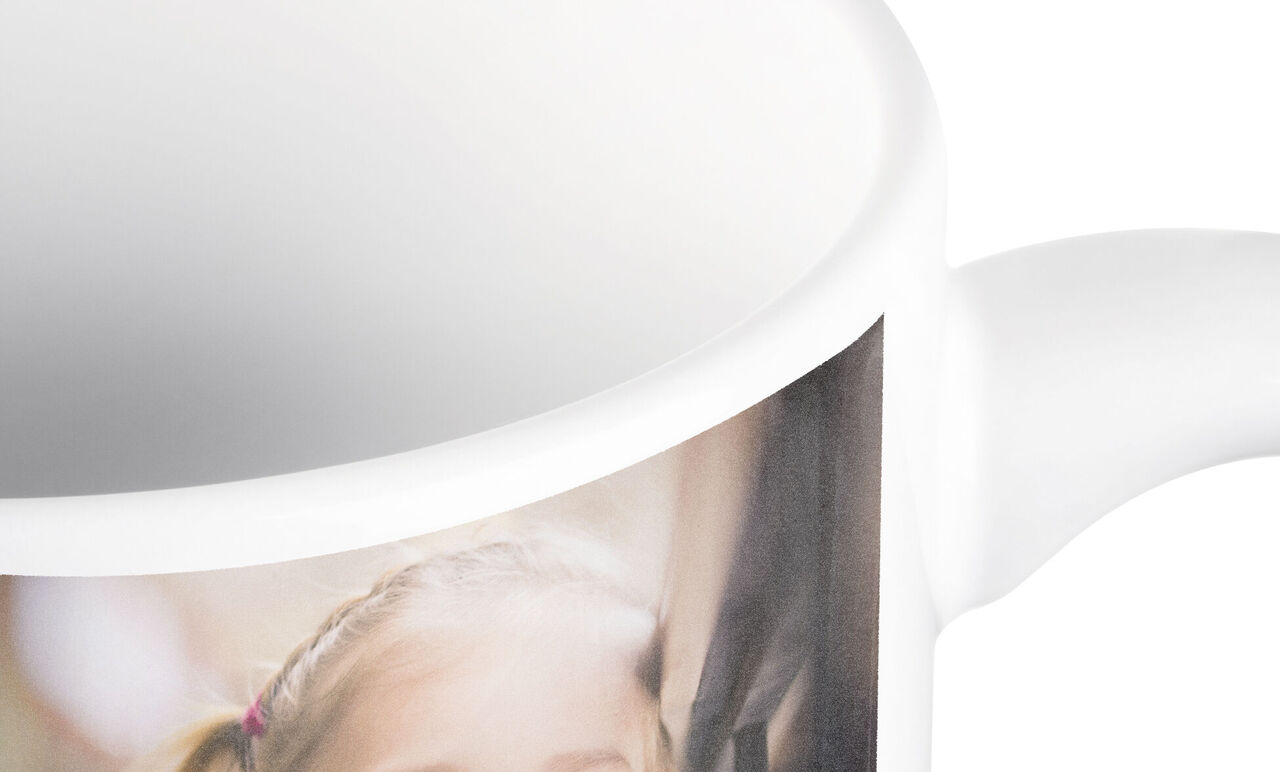 Beker met een vrolijk kinderportret op de voorkant