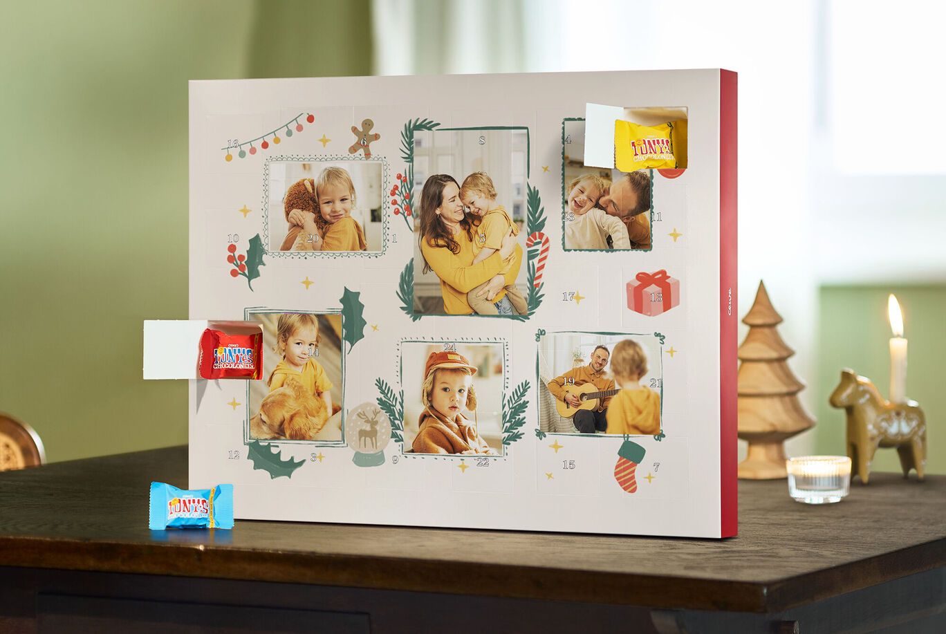 Een kleurrijke adventskalender met foto’s en kleine cadeaus voor onvergetelijke momenten.