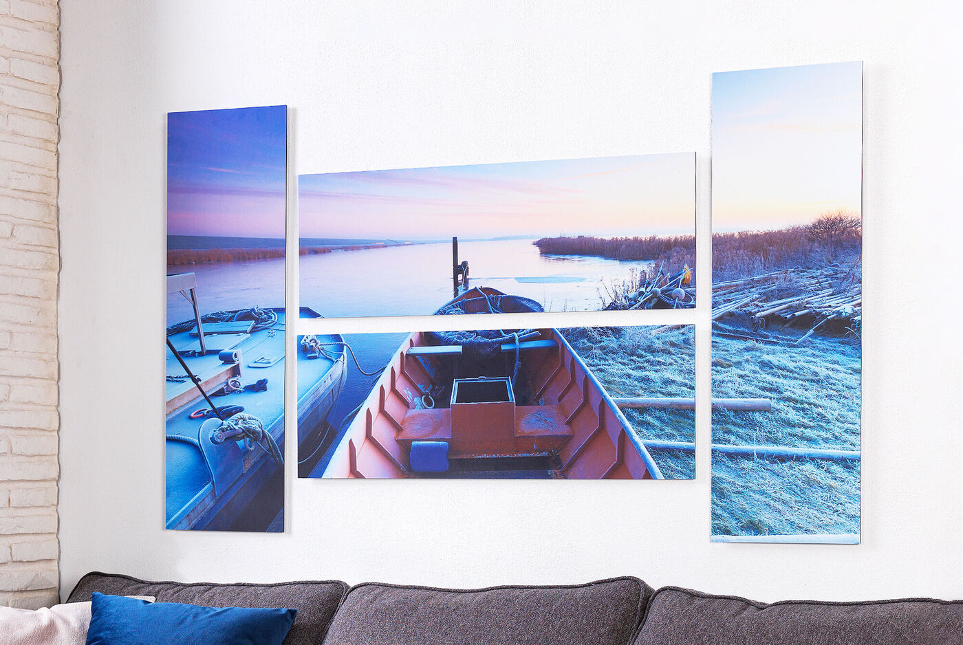 Tableau mural créatif en trois parties montrant un bateau sur une voie d'eau calme au lever du soleil