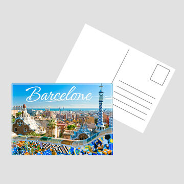 Carte postale avec vue sur les bâtiments colorés de Barcelone