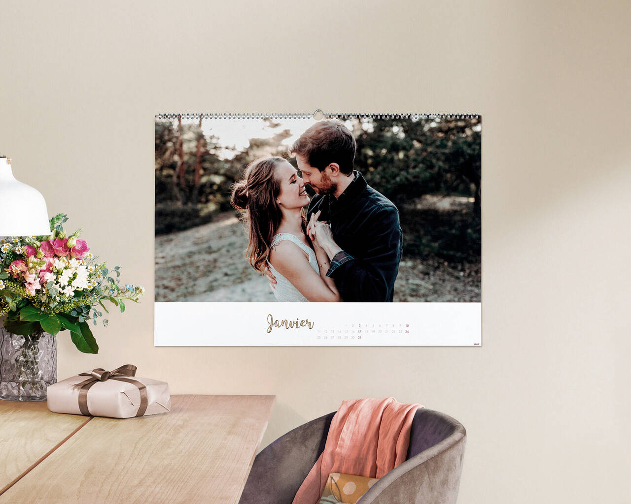 Un calendrier romantique avec un couple proche