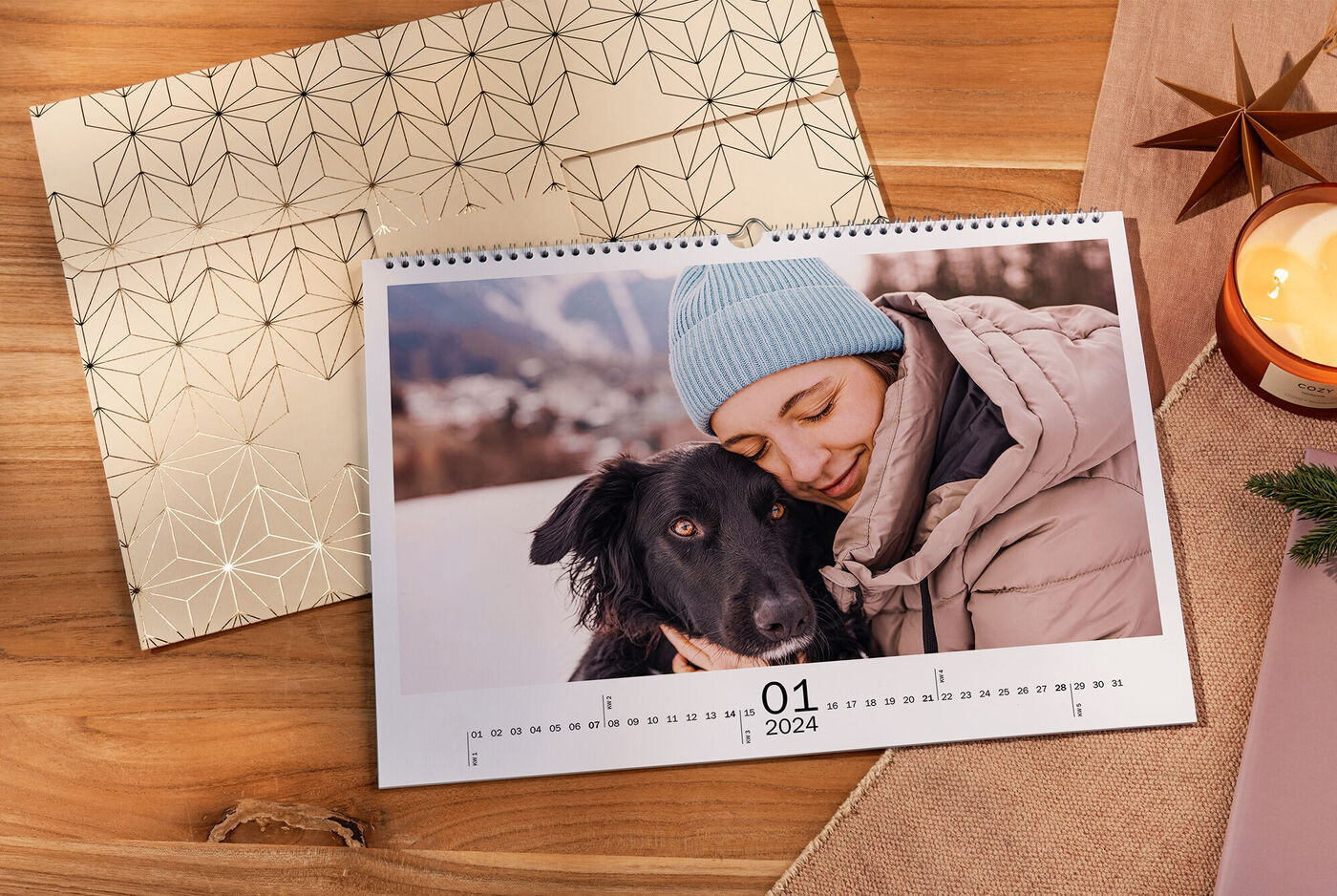 Calendrier photo cosy avec un chien et une personne en hiver.