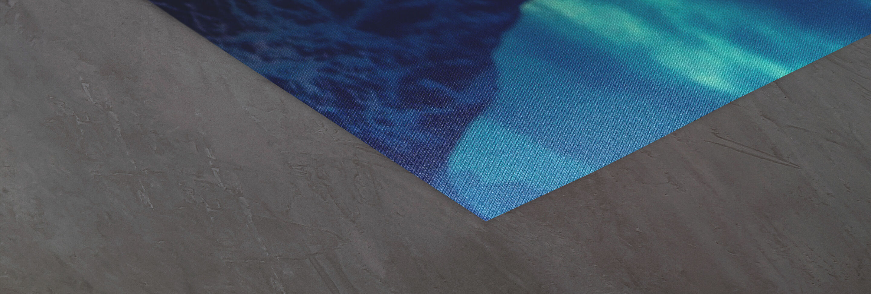 Bord d'un design avec des vagues bleues et vertes sur un fond gris texturé