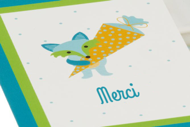 Une carte adorable avec un renard tenant un cadeau, et les mots « Merci ».