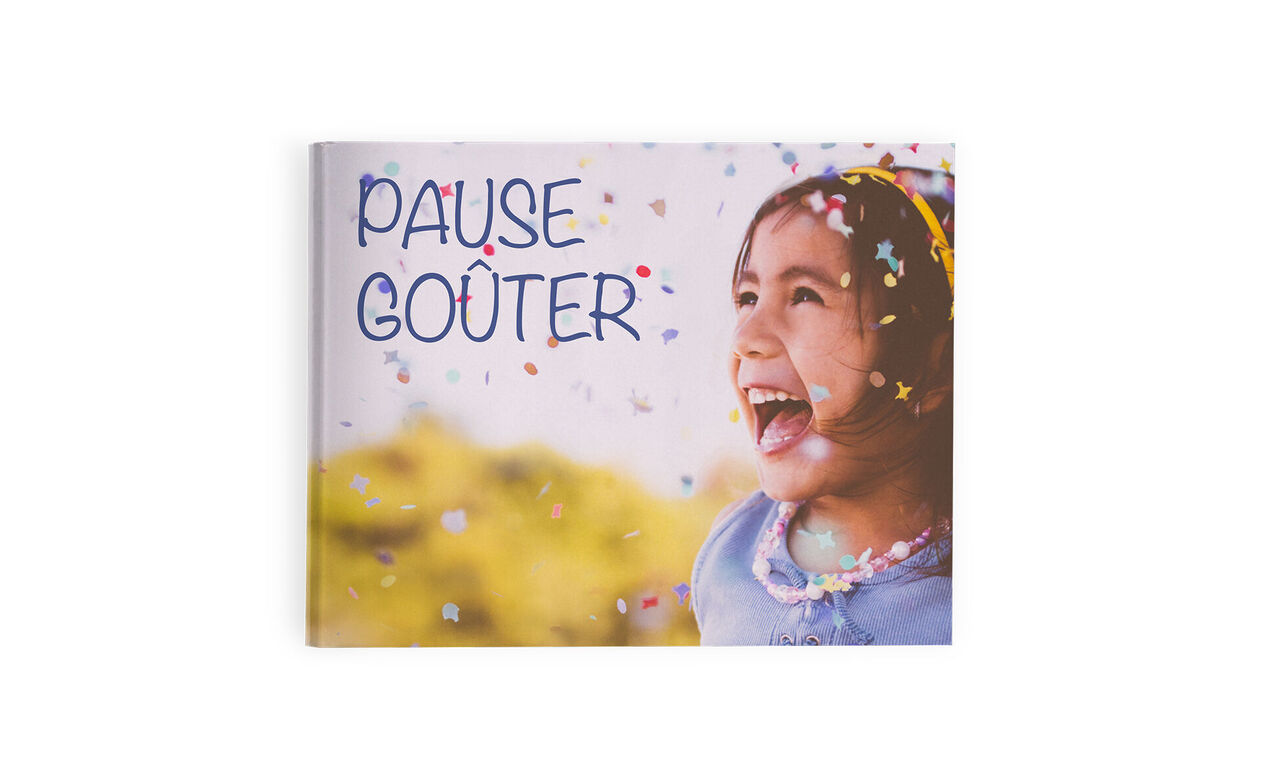 Un livre photo joyeux avec des confettis colorés et le titre 'PAUSE GOÛTER'.