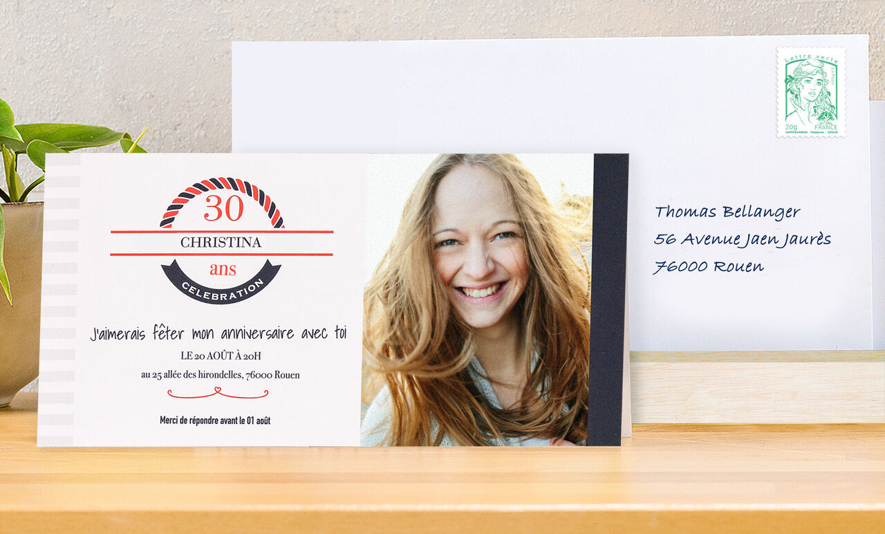Un magnifique design de carte de vœux pour un 30e anniversaire. Couleurs joyeuses et message personnel.