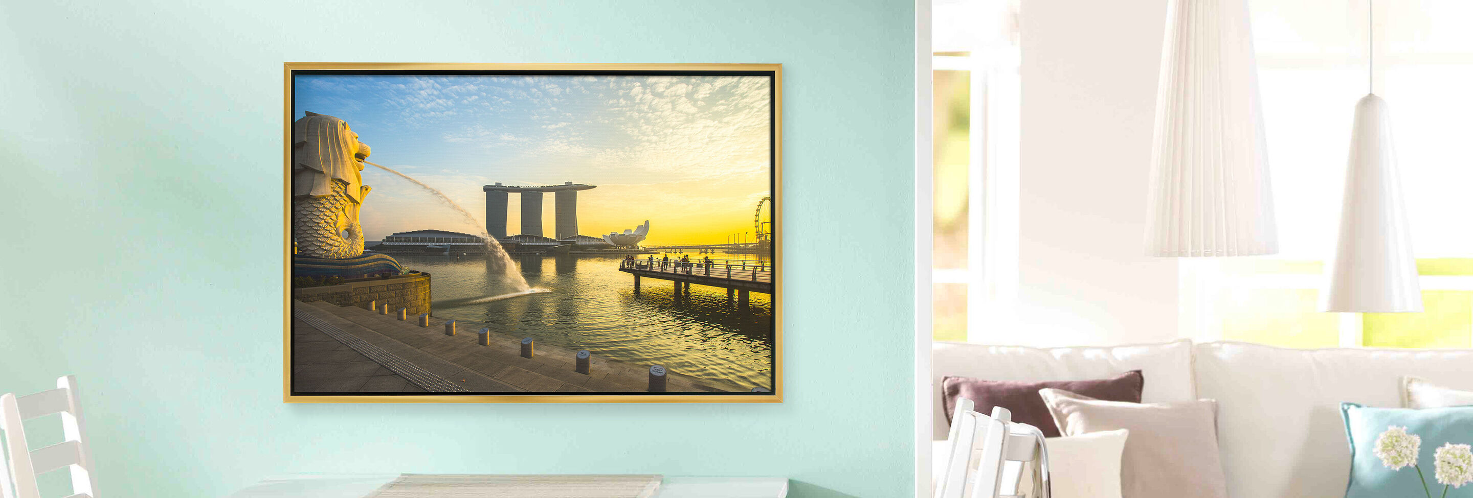 Belle toile avec le Merlion et Marina Bay Sands à Singapour au coucher de soleil.