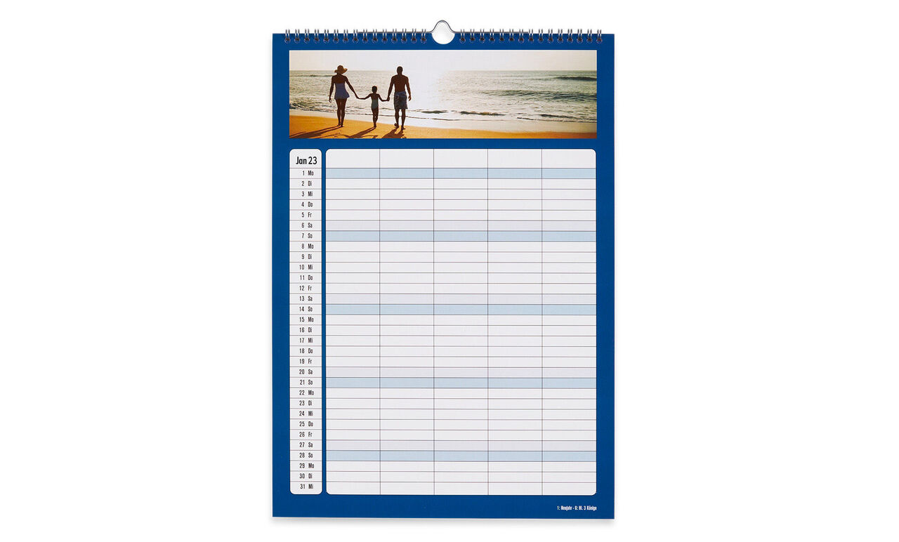 Un calendrier photo bleu avec un motif de plage et un calendrier pour juin 2023.