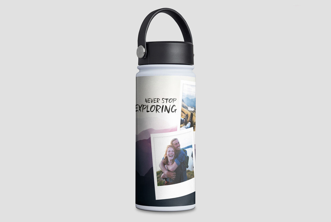 Bouteille isolée et créative avec photos souvenirs et le slogan 'Never Stop Exploring'.