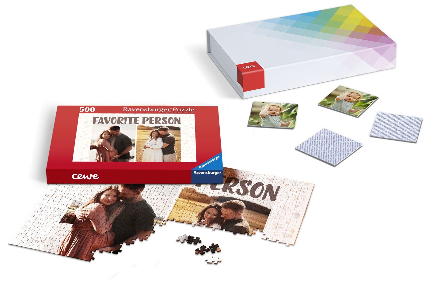 Un puzzle CEWE avec une photo d'un être cher, entouré de pièces de puzzle et de l'emballage.