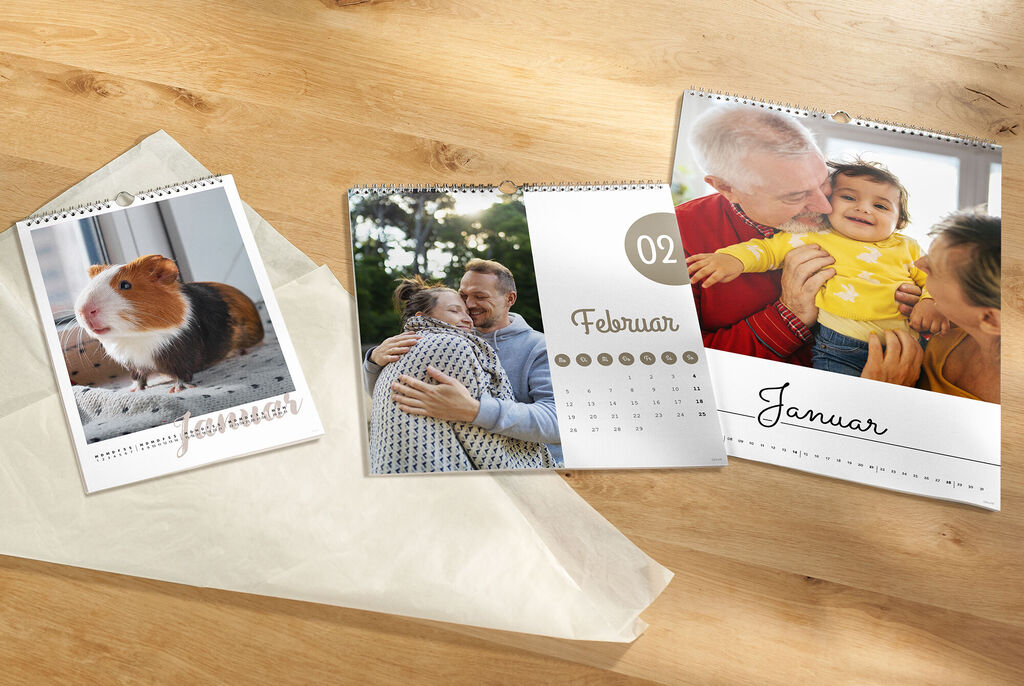 Un calendrier photo soigneusement conçu avec des souvenirs.