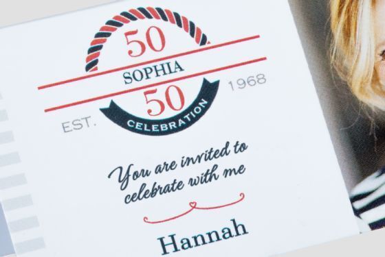 Carte d'invitation pour le 50e anniversaire de Sophia, avec une mise en page festive et un texte personnel