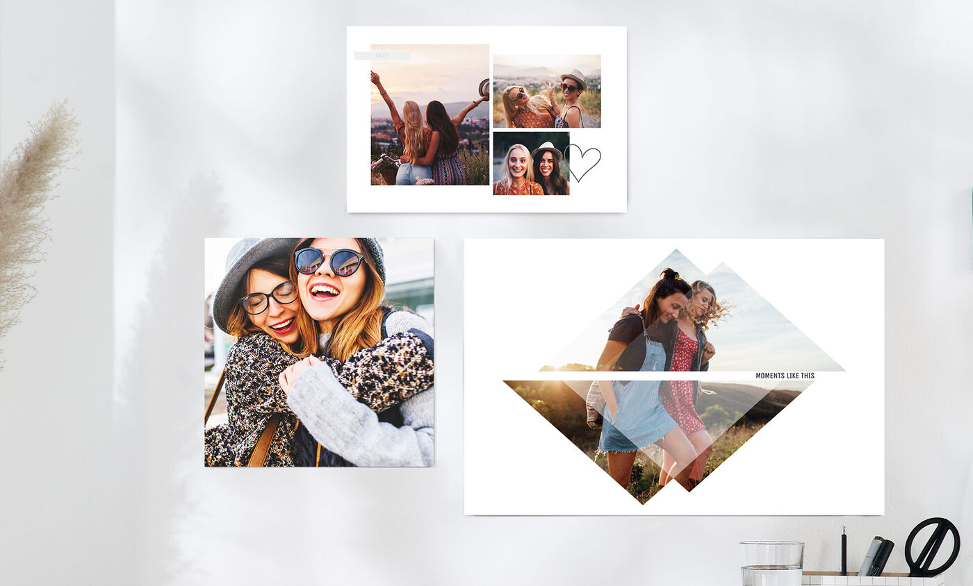 Deux amies s'enlacent chaleureusement et sourient devant un décor photogénique.