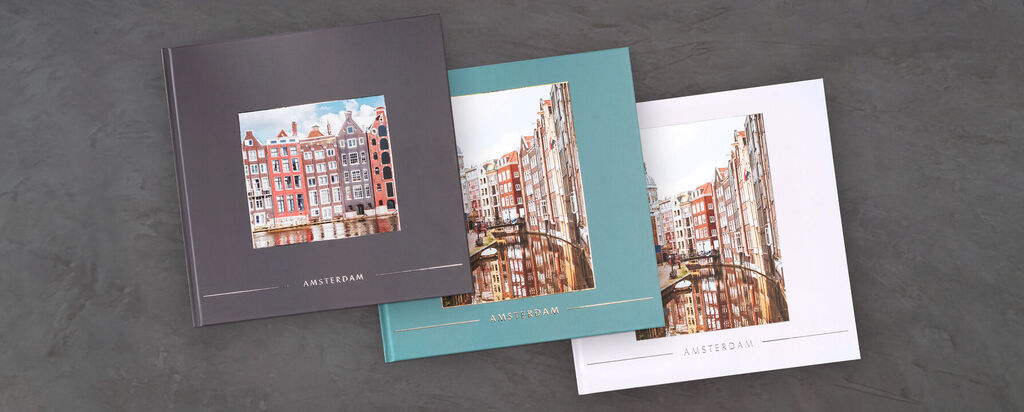 Trois jolis livres photo avec des couvertures colorées et des images vives d'Amsterdam.