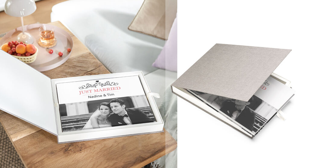 Un livre photo fermé intitulé 'First Married' sur une table élégante à côté d'un bol de fruits.