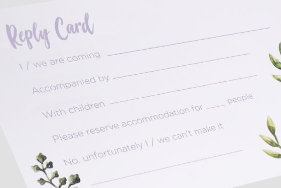 Une sélection de questions sur une carte de réponse pour cartes d'invitation