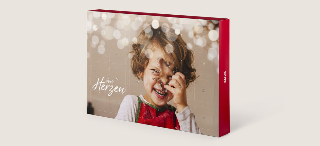Magnifique album photo CEWE avec une couverture festive et des lumières douces.